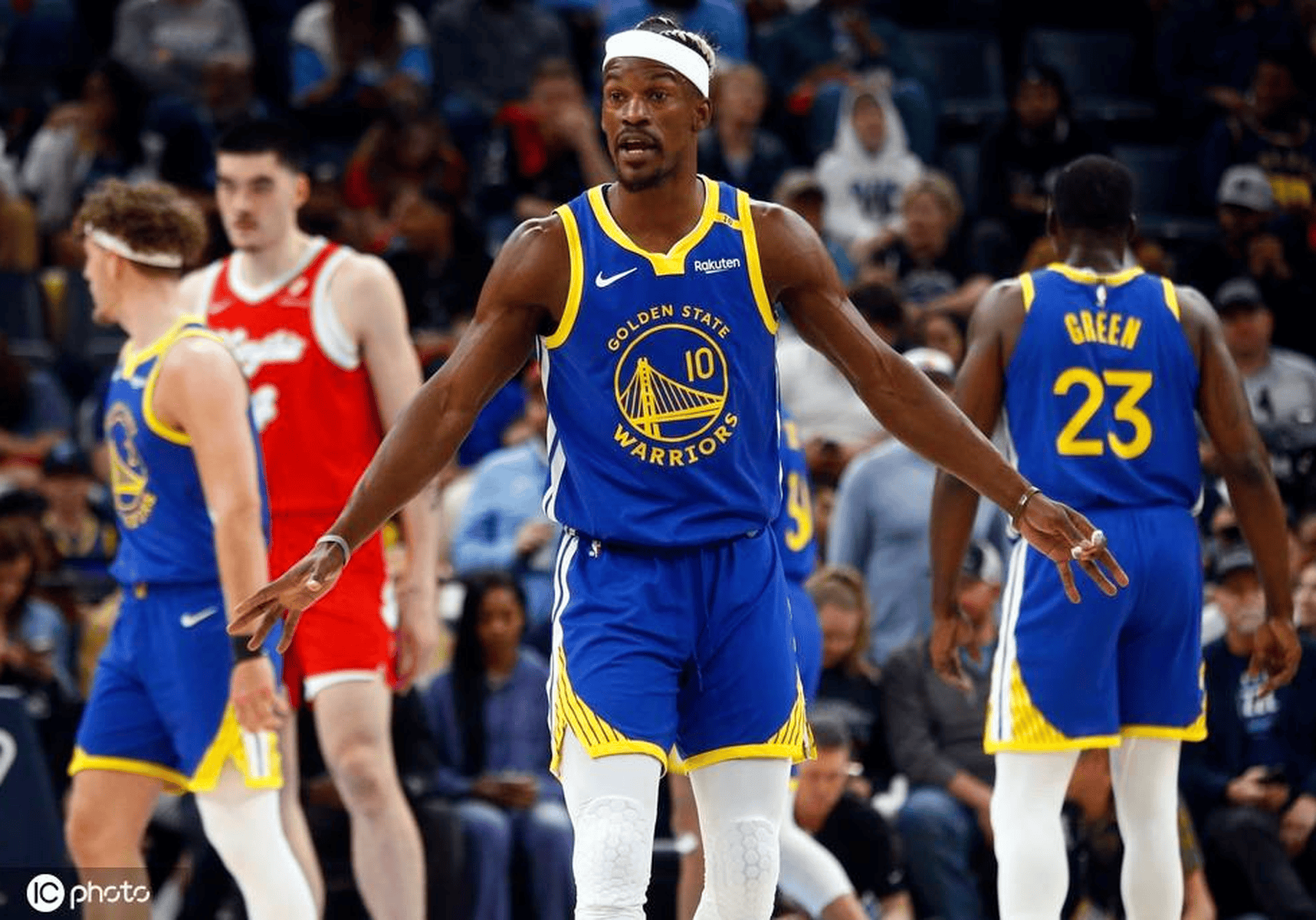 爵士力克灰熊，布克统治全场