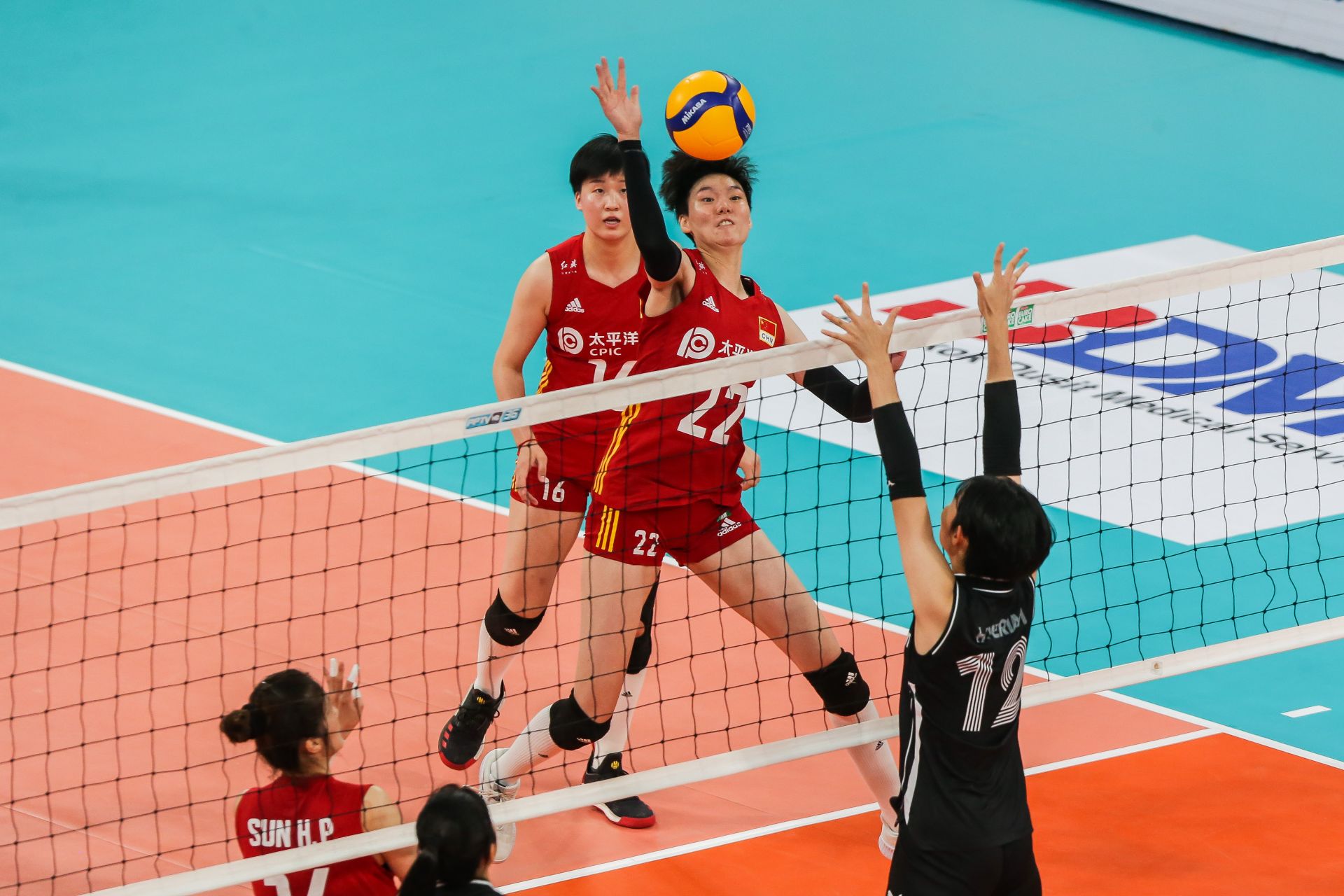 中国队轻取法国队,黄鸭组合高光表现 中国队轻取法国队,黄鸭组合高光表现